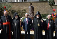 Statue of St. Gregory of Narek unveiled in Vatican

