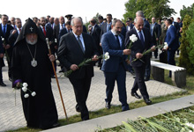 Президент Армен Саркисян посетил воинский пантеон &laquo;Ераблур&raquo;