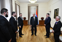 Президент наградил дипломатов, внёсших значительный вклад в дело организации саммита Франкофонии, и медалистов Чемпионата мира по тяжёлой атлетике

 