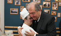 At the beloved venue: President Armen Sarkissian in Gyumri was hosted at the Aregak inclusive bakery-caf&eacute;