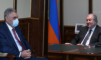  Նախագահ Սարգսյանը շարունակում է հանդիպումներն առողջապահական ոլորտի մասնագետների հետ. նա հանդիպել է Հանրապետության խոշորագույն բժշկական հաստատության՝ &laquo;Էրեբունի&raquo; ԲԿ գլխավոր տնօրեն Հարություն Քուշկյանի հետ