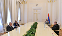 Այսօր ամենակարևորն իրավիճակը հաղթահարելն է, որպես երկիր և ժողովուրդ դրանից արժանապատվորեն դուրս գալը. նախագահ Արմեն Սարգսյանն ընդունել է ՀԴԿ և «Ժառանգության» ղեկավարներին