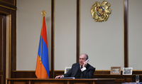 Le président Armen Sarkissian a félicité le rédacteur en chef de la rédaction d'Azg à l'occasion du 30e anniversaire du journal