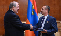 President Armen Sarkissian handed over a state award to heart surgeon Mihir Susani