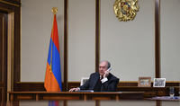 Le Président de la République Armen Sarkissian a eu des entretiens téléphoniques avec le Chef du Service de la Sécurité Nationale Armen Abazyan et le Chef de la Police Vahe Ghazaryan
