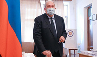Президент Армен Саркисян принял участие в голосовании на внеочередных парламентских выборах