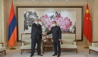 L'Arménie valorise grandement les relations avec la Chine. Le Président Armen Sarkissian a visité l'ambassade de Chine en Arménie