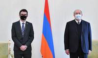 Президент Армен Саркисян встретился с послом Соединённого Королевства в Армении Джоном Галагером