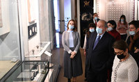 Президент Армен Саркисян и госпожа Нунэ Саркисян посетили Музей народного искусства имени Ованнеса Шарамбеяна