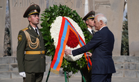 Le président nouvellement élu Vahagn Khachatourian s’est rendu au panthéon militaire de Yerablour