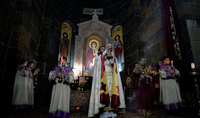 Президент Ваагн Хачатурян присутствовал на литургии воззжения лампад праздника Святого Воскресения