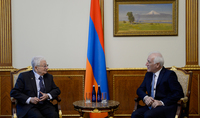 Президент Ваагн Хачатурян встретился со знаменитым академиком Юрием
Оганесяном