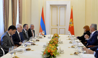 Un dîner officiel a été donné au nom du Président Vahagn Khatchatourian en l'honneur du Président monténégrin Milo Đukanović