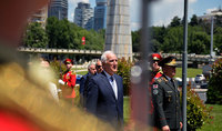 Президент Ваагн Хачатурян посетил Площадь Героев в Тбилиси