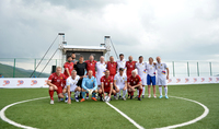 Le Président Vahagn Khatchatourian était présent à la rencontre de démonstration avec la participation de joueurs de football de renommée mondiale