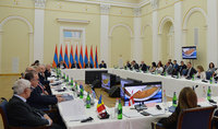 La séance du Conseil d'administration présidée par Vahagn Khatchatourian, Président du Conseil d'administration du Fonds pan-arménien Hayastan