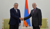 Президент Ваагн Хачатурян принял верительные грамоты новоназначенного посла Мальтийского Суверенного Ордена в Армении