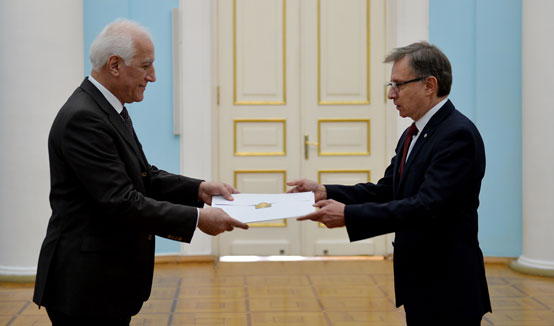 Le nouvel ambassadeur d'Uruguay Eduardo Rosenbrock Bidart a présenté ses lettres de créance au Président Vahagn Khatchatourian