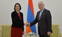 Президент Ваагн Хачатурян принял верительные грамоты новоназначенного посла Новой Зеландии в Армении Сары Мери Уолш