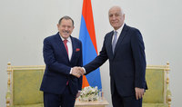 Президент Ваагн Хачатурян принял верительные грамоты посла Алжира в Армении Смаила Бенамары