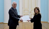Президент Ваагн Хачатурян принял верительные грамоты новоназначенного посла Португалии в Армении Мадалены Фишер