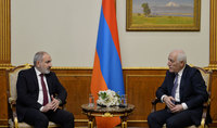 Президент Ваагн Хачатурян встретился с Премьер-министром Николом Пашиняном