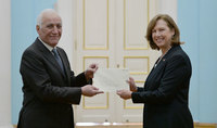 Президент Ваагн Хачатурян принял верительные грамоты новоназначенного посла США в Армении Кристины Квин