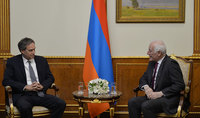 Le Président de la République Vahagn Khatchatourian a reçu Marcelo Wende, directeur de la société Armenia International Airports