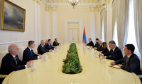 Le président Vahagn Khatchatourian a reçu la délégation conduite par le président de la commission des relations extérieures du Conseil national de Slovaquie Marián Kéry
