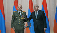 Un groupe de soldats a été récompensé à l'occasion de la fête de la 1ère République