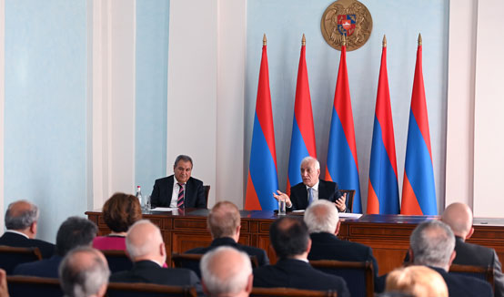 Президент Ваагн Хачатурян встретился с членами Исполнительного комитета Всемирного комитета Панармянских игр