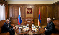 Le Président Vahagn Khatchatourian a visité l'ambassade de Russie en Arménie à l'occasion du Jour de la Russie