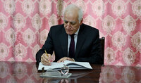 Le Président Vahagn Khatchatourian a laissé une note dans le livre de deuil ouvert à l'Ambassade du Kazakhstan en Arménie