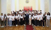 Le Président Vahagn Khatchatourian a rencontré les étudiants du programme École d'été de l'Assemblée nationale