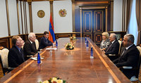 Президент Ваагн Хачатурян наградил Степана Гргеашаряна медалью признательности 