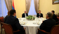 
Le président Vahagn Khatchatourian a eu un dîner de travail avec Romano Prodi