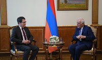 
Президент Ваагн Хачатурян принял представителя Европейской организации ядерных исследований Кристофа Шафера