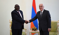 Le nouvel ambassadeur du Zimbabwe en Arménie, Bright Kupemba, a présenté ses lettres de créance au président Vahagn Khatchatourian