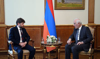 Le Président Vahagn Khatchatourian rencontre l'Ambassadeur de France en Arménie Olivier Decottignies
