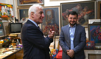 Le Pr&eacute;sident Vahagn Khatchatourian a visit&eacute; l'atelier de l'artiste Hrant Danielyan