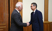 
Le Président Vahagn Khatchatourian rencontre l'Ambassadeur du Kazakhstan en Arménie Bolat Imanbayev