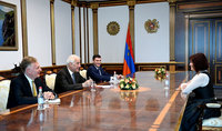 
Президент Ваагн Хачатурян наградил Ясмин Дум-Трагут медалью «Мовсес Хоренаци»