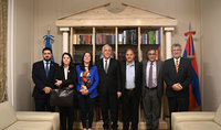 
Le président Vahagn Khatchatourian reçoit les représentants du Sénat et de la Chambre des députés argentins à l'ambassade d'Arménie en Argentine