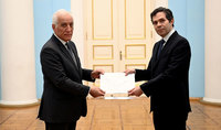 
Президент Ваагн Хачатурян принял верительные грамоты новоназначенного посла Греции в Армении Христоса Софианопулоса