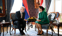 
Le président Vahagn Khatchatourian a eu un entretien privé avec la présidente de la Hongrie Katalin Novák