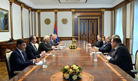 
Президент Ваагн Хачатурян принял швейцарского бизнесмена и мецената армянского происхождения Ваге Габраша