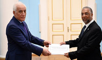 
Ваагн Хачатурян принял верительные грамоты посла ЮАР в Армении Шоаиб Касу