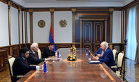 
Президент Ваагн Хачатурян принял председателя Совета армян Франции Даниэля Кюркчяна