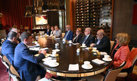 
Президент Ваагн Хачатурян в Лос-Анджелесе встретился с представителями Союза армян Ирана и армян Ирака