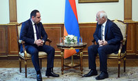 Նախագահ Վահագն Խաչատուրյանն ընդունել է Տարածքային կառավարման և ենթակառուցվածքների նախարար Դավիթ Խուդաթյանին